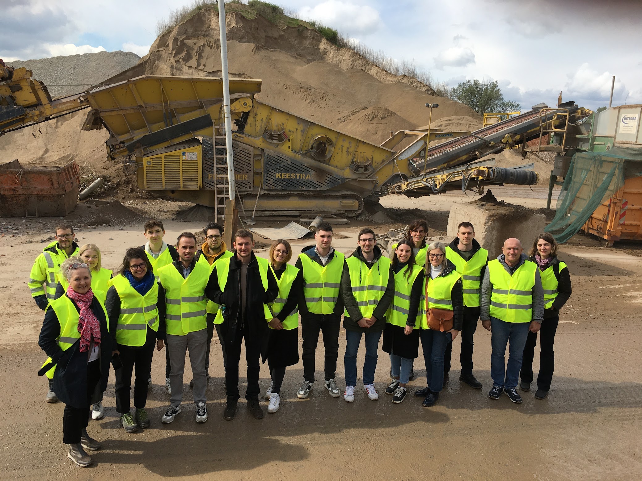 Gruppenfoto im Recycling Center Himberg