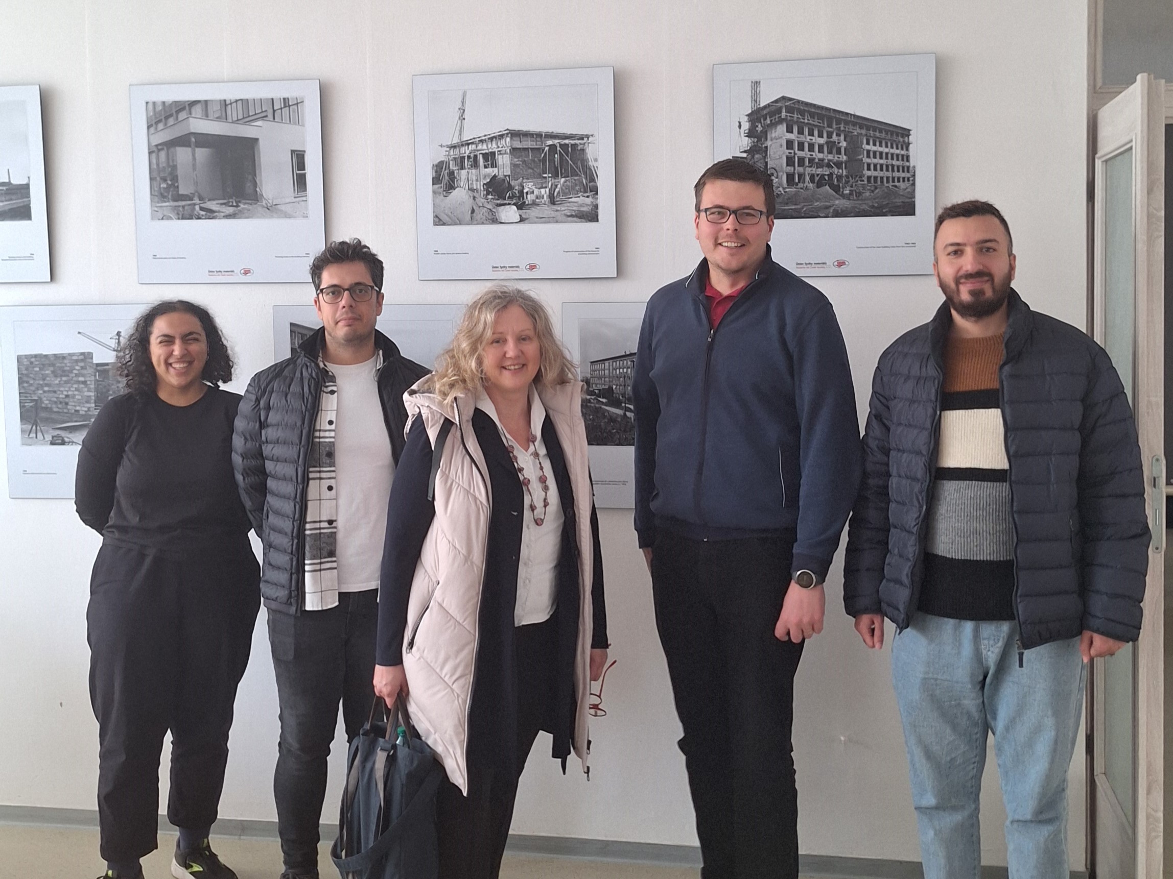 Gruppenfoto von Prof. Merta, Assistant Prof. Miarka, Daniella Mehanni, Bayram Tutkun, Farshad Ameri