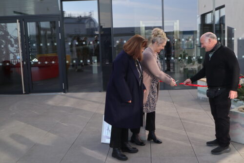 Prof. Merta, Prof. Kocica and Dr. Ducman cutting the ribbon